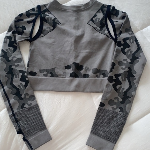 Long Sleeve Shirt - Camo Print  S Small - Yoga Dark Gray & Black - Picture 4 of 8